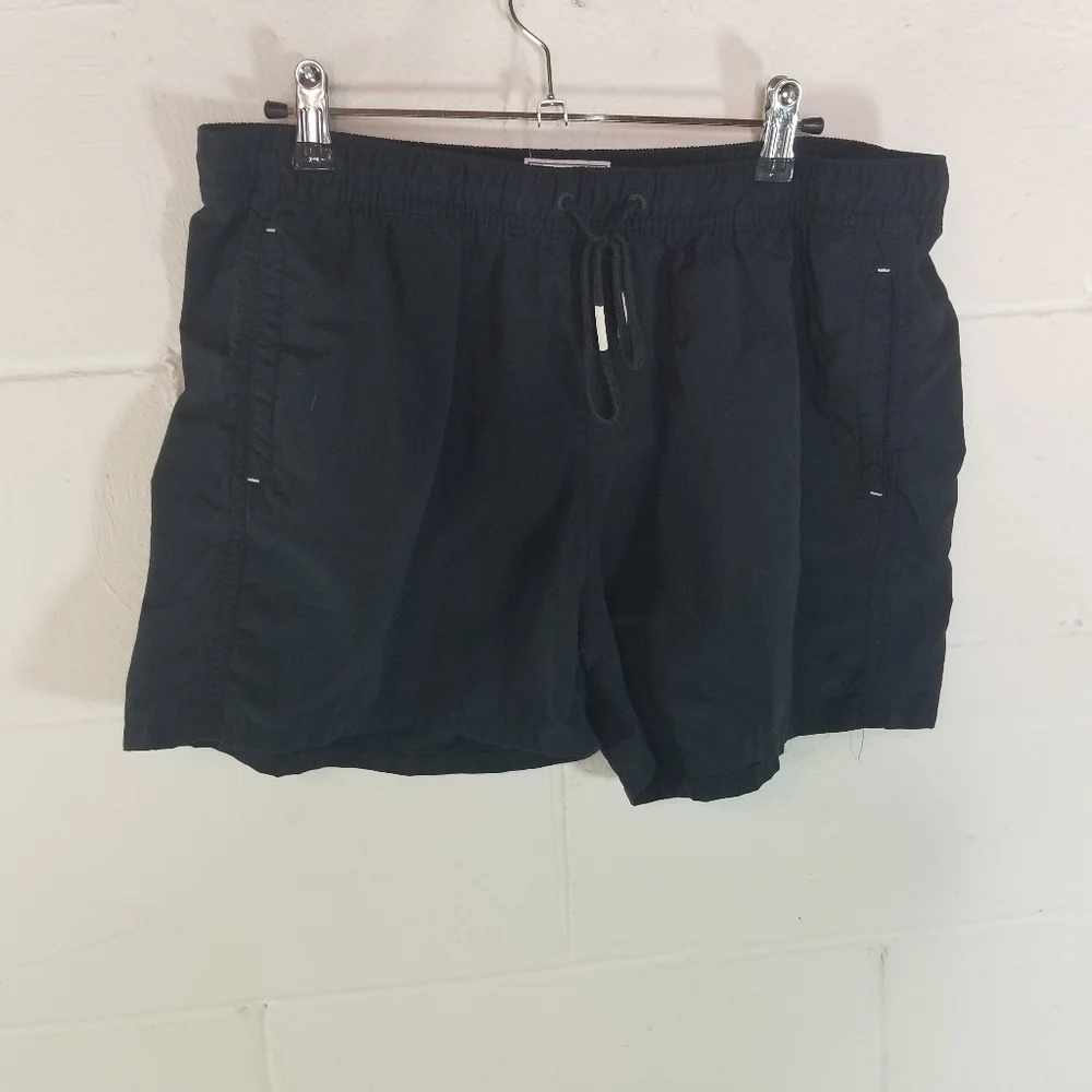 Vineyard Vines navy blue swim trunks shorts
